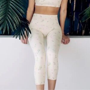 TLA Morgan Stewart Butter Yellow Floral High-Waist Capri Leggings XS/S